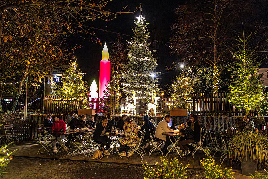 Der Biergarten am Trappensee Heilbronn verwandelt sich beim Winterzauber in eine weihnachtliche Kulisse. Der Biergarten am Trappensee Heilbronn verwandelt sich beim Winterzauber in eine weihnachtliche Kulisse.