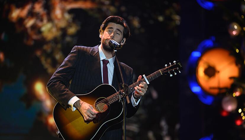 Auch der Pop-Sänger Alvaro Soler rief bei der 31. José Carreras Gala in Leipzig zum Spenden auf. Auch der Pop-Sänger Alvaro Soler rief bei der 31. José Carreras Gala in Leipzig zum Spenden auf.