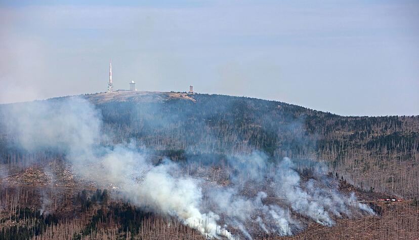 Der Brand unterhalb des Brockens im Harz ist noch nicht unter Kontrolle (Foto aktuell).