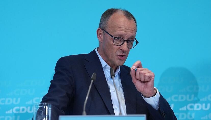 Die CDU justiert ihre zentralen Themen im Wahlkampf: Wirtschaft und innere Sicherheit. Auf eine m&ouml;gliche Politikwende in den USA blickt der Kanzlerkandidat gelassen. Ziehen die Umfragewerte jetzt an?