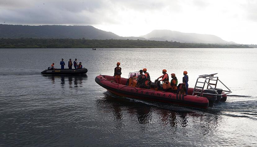 Die Einsatzkr&auml;fte hatten die Suche nach Dutzenden Vermissten am Morgen wieder aufgenommen.