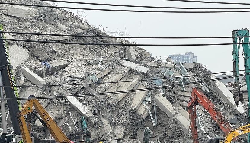 In Bangkok stürzte der Rohbau eines Hochhauses ein und begrub mehr als 90 Menschen in den Trümmern. (Archivbild) In Bangkok stürzte der Rohbau eines Hochhauses ein und begrub mehr als 90 Menschen in den Trümmern. (Archivbild)