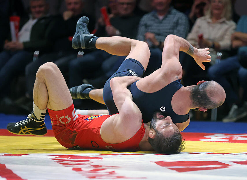 Ringen 1. Bundesliga West, Red Devils Heilbronn gegen KSV Witten 07, Recep Topal (HN) gegen Milad Fuladi Aloutsche