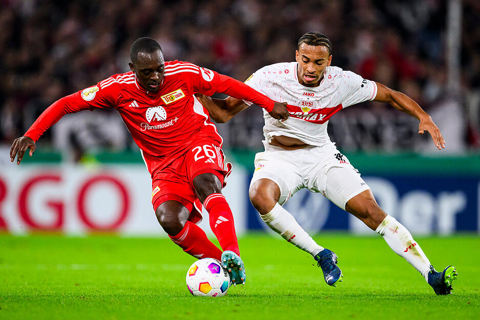 Und wechselte das Trikot der Eisernen gegen das Trikot mit dem Brustring.