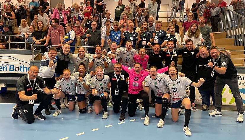 Jubel mit Fans, Freunden und Familien: Die Sport-Union Neckarsulm machte in Blomberg einen großen Schritt in Richtung Klassenerhalt. Jubel mit Fans, Freunden und Familien: Die Sport-Union Neckarsulm machte in Blomberg einen großen Schritt in Richtung Klassenerhalt.