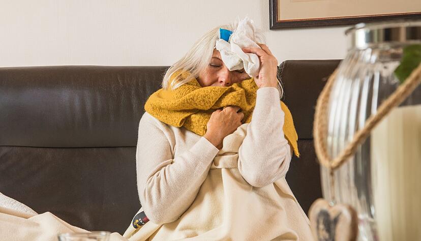 Hypochondrie zeigt sich durch übermäßige Beschäftigung mit körperlichen Symptomen, oft ohne medizinische Befunde. Hypochondrie zeigt sich durch übermäßige Beschäftigung mit körperlichen Symptomen, oft ohne medizinische Befunde.