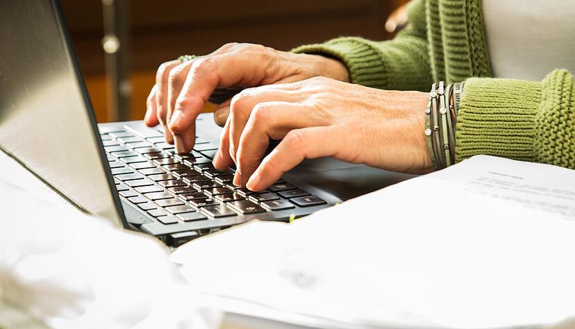 Für die Wirksamkeit einer Kündigung ist wichtig, dass sie eindeutig einem Vertrag zuzuordnen ist. Und das kann schon die E-Mail-Adresse sein, die aus den Kundendaten bekannt ist. Für die Wirksamkeit einer Kündigung ist wichtig, dass sie eindeutig einem Vertrag zuzuordnen ist. Und das kann schon die E-Mail-Adresse sein, die aus den Kundendaten bekannt ist.