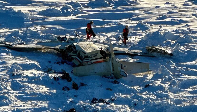 Das eisige Wetter erschwerte die Arbeit der Einsatzkr&auml;fte.