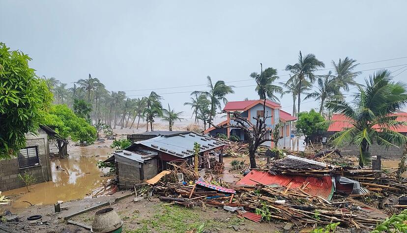 Der Supertaifun «Fung-Wong» hat die Philippinen erreicht. Der Supertaifun «Fung-Wong» hat die Philippinen erreicht.