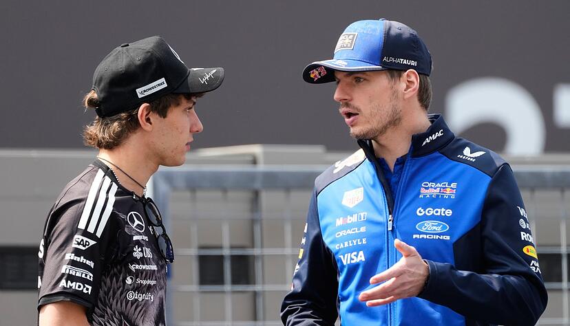 Red-Bull-Star Max Verstappen (r) f&auml;hrt derzeit weit hinter Kimi Antonelli her.