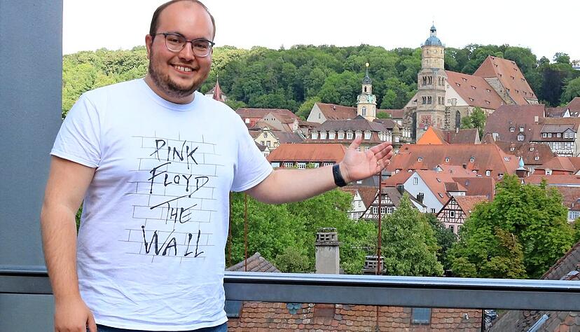 Cedric Schiele mag Pink Floyd − aber mindestens so sehr seine Heimat: Der 24-jährige Jungpolitiker aus Hall will in der kommenden Legislatur den Wahlkreis Schwäbisch Hall-Hohenlohe im Deutschen Bundestag repräsentieren.
Foto: Christian Nick Cedric Schiele mag Pink Floyd − aber mindestens so sehr seine Heimat: Der 24-jährige Jungpolitiker aus Hall will in der kommenden Legislatur den Wahlkreis Schwäbisch Hall-Hohenlohe im Deutschen Bundestag repräsentieren.
Foto: Christian Nick