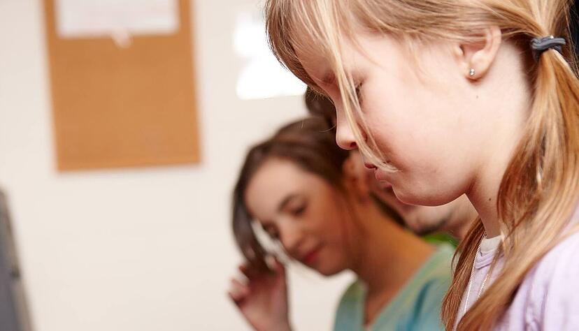 Was f&uuml;r die Gro&szlig;eltern ehedem Rechenschieber und Schiefertafel waren, f&uuml;r Mama und Papa m&ouml;glicherweise noch der Taschenrechner, das sind f&uuml;r heutige Sch&uuml;ler Computer, Laptop oder i-Pad.