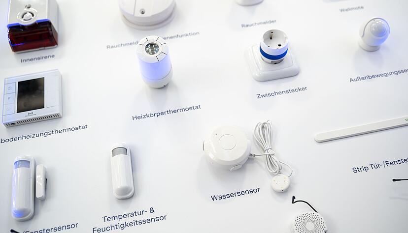 Alles im Griff: Mit einem Smart-Home-System lassen sich Heizung, Licht und Sicherheit bequem steuern. Alles im Griff: Mit einem Smart-Home-System lassen sich Heizung, Licht und Sicherheit bequem steuern.