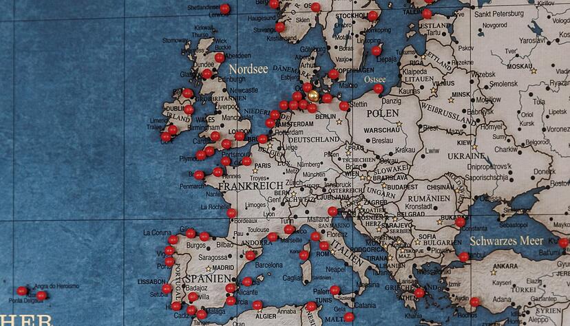 Mehr als 120 Häfen hat er mit dem Schiff besucht. Mehr als 120 Häfen hat er mit dem Schiff besucht.