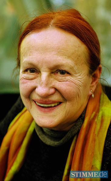 2004 - "Wenn man älter wird, kann man sehr gut junge Rollen spielen". Seit ihrem 20 Lebensjahr steht Ingrid Richter-Wendel auf der Bühne. 2004 - "Wenn man älter wird, kann man sehr gut junge Rollen spielen". Seit ihrem 20 Lebensjahr steht Ingrid Richter-Wendel auf der Bühne.