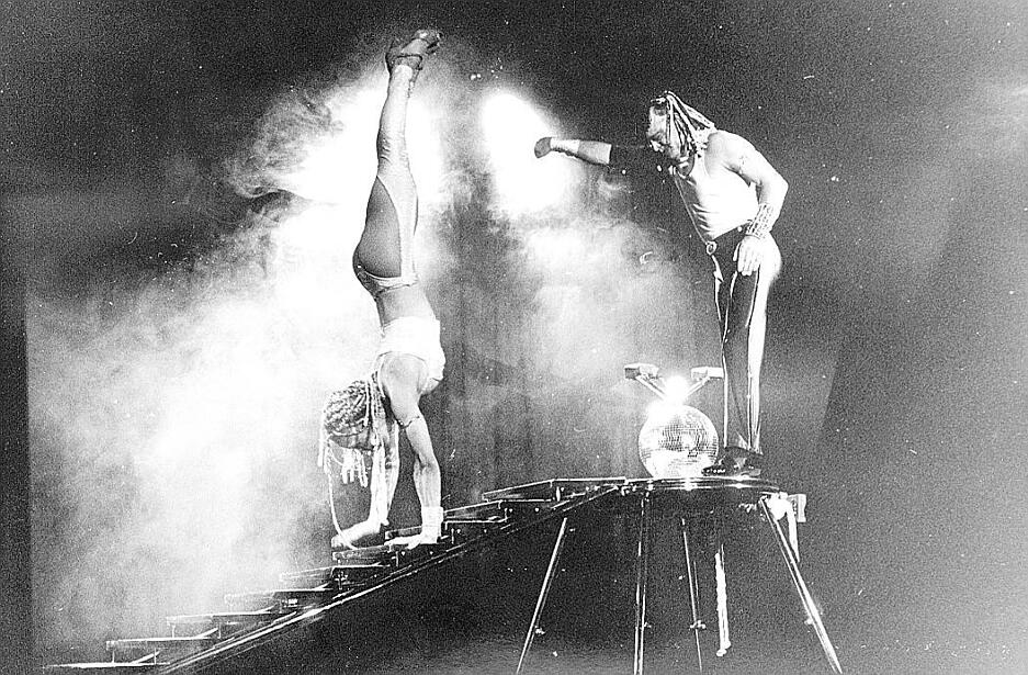 Das Alte Theater feiert mit einem großen Varieté 1998 seinen fünften Geburtstag. Das Alte Theater feiert mit einem großen Varieté 1998 seinen fünften Geburtstag.