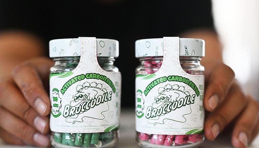 Sieht das aus wie ein Lacoste-Krokodil? - Markenstreit besch&auml;ftigt Kleinunternehmer (Foto Produktion)