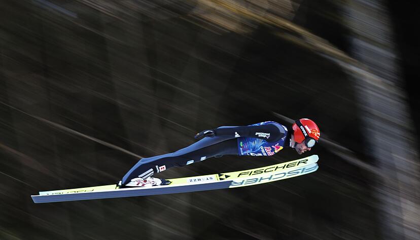 Johannes Rydzek flog auf 212,5 Meter. Johannes Rydzek flog auf 212,5 Meter.