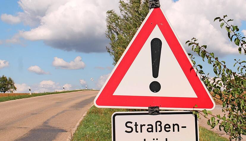 Schäden: Sie sind auf vielen Hohenloher Landesstraßen reichlich präsent: Auf der L1051 nach Kirchensall rollen nun aber bald die Bagger an. 
Foto: Archiv/ Reichert Schäden: Sie sind auf vielen Hohenloher Landesstraßen reichlich präsent: Auf der L1051 nach Kirchensall rollen nun aber bald die Bagger an. 
Foto: Archiv/ Reichert