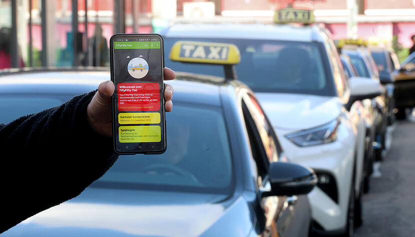 Mit dem Fifty-Fifty-Taxi soll es für Jugendliche im Landkreis Heilbronn sicher und günstig nach Hause gehen. Mit dem Fifty-Fifty-Taxi soll es für Jugendliche im Landkreis Heilbronn sicher und günstig nach Hause gehen.