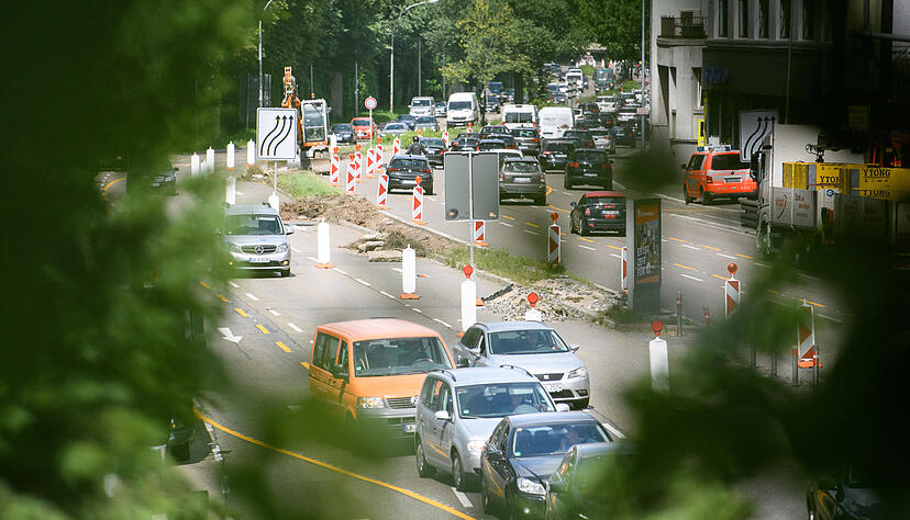 Verkehr am Stuttgarter Neckartor. Foto: dpa Verkehr am Stuttgarter Neckartor. Foto: dpa