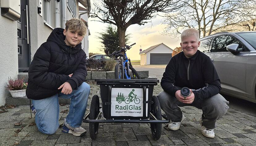 Paul (links) und Marius bieten mit „Radlglas“ eine Altglas-Abholung per Fahrrad in Leingarten, Nordheim und Kirchhausen an. Paul (links) und Marius bieten mit „Radlglas“ eine Altglas-Abholung per Fahrrad in Leingarten, Nordheim und Kirchhausen an.