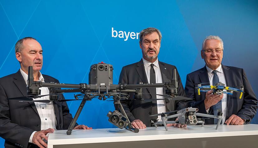 Ministerpräsident Söders Botschaft für den Umgang mit Drohnen ist klar: Abschießen statt Abwarten. Ministerpräsident Söders Botschaft für den Umgang mit Drohnen ist klar: Abschießen statt Abwarten.