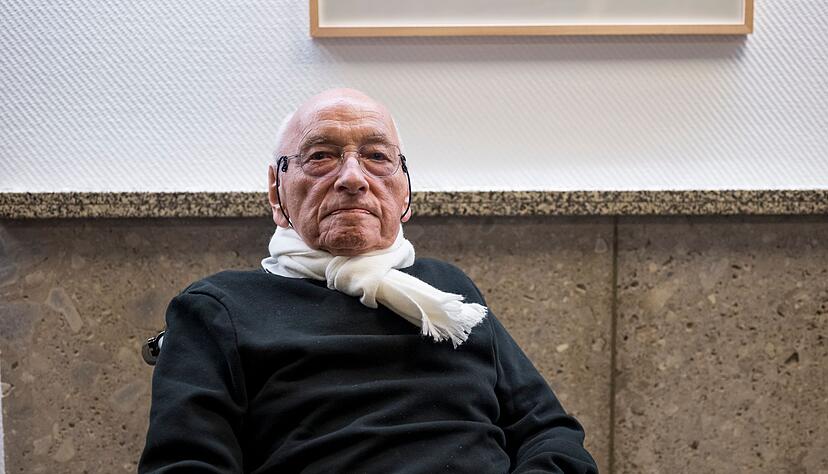 Im Januar feierte Eugen Gomringer noch seinen 100. Geburtstag bei einer Ausstellung mit seinen Gedichten in Rehau. (Archivbild)