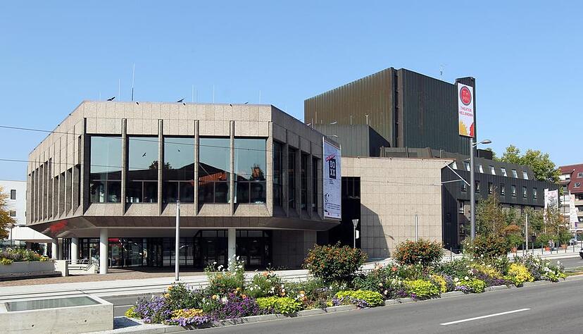 Die wichtigste Investition in den kommenden Jahren ist die Sanierung der B&uuml;hnenmaschinerie im Gro&szlig;en Haus. Daf&uuml;r muss richtig Geld in die Hand genommen werden.