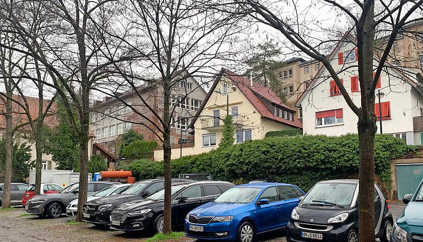 Auf dem Parkplatz hinter der Baukelter an der Seufferheldstraße sollen die E-Autos ihren festen Standort haben.
Foto: Anja Krezer Auf dem Parkplatz hinter der Baukelter an der Seufferheldstraße sollen die E-Autos ihren festen Standort haben.
Foto: Anja Krezer
