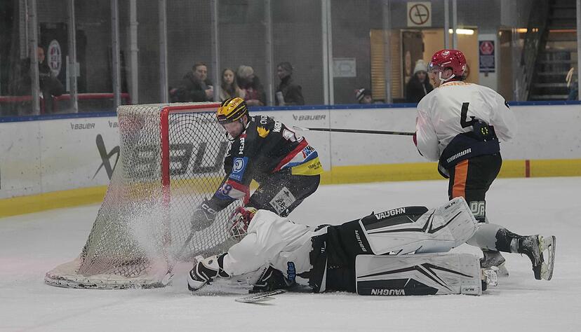 Die Heilbronner EC Eisbären gehen punktgleich mit Klassenprimus TSG Reutlingen als Hauptrundenzweiter in die Playoffs der Baden-Württemberg-Liga. Die Heilbronner EC Eisbären gehen punktgleich mit Klassenprimus TSG Reutlingen als Hauptrundenzweiter in die Playoffs der Baden-Württemberg-Liga.