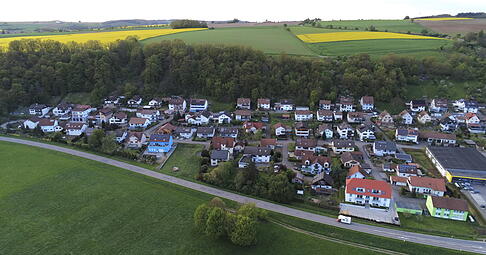 Unweit der Jagsttalstra&szlig;e im Sch&ouml;ntaler Teilort Westernhausen ist in der Nacht eine Frau ihren Verletzungen erlegen. Offenbar ist sie ermordet worden.