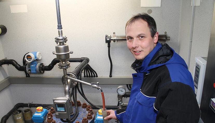 Rolf Braun kümmert sich um die Anlage. Fotos. Simon Gajer