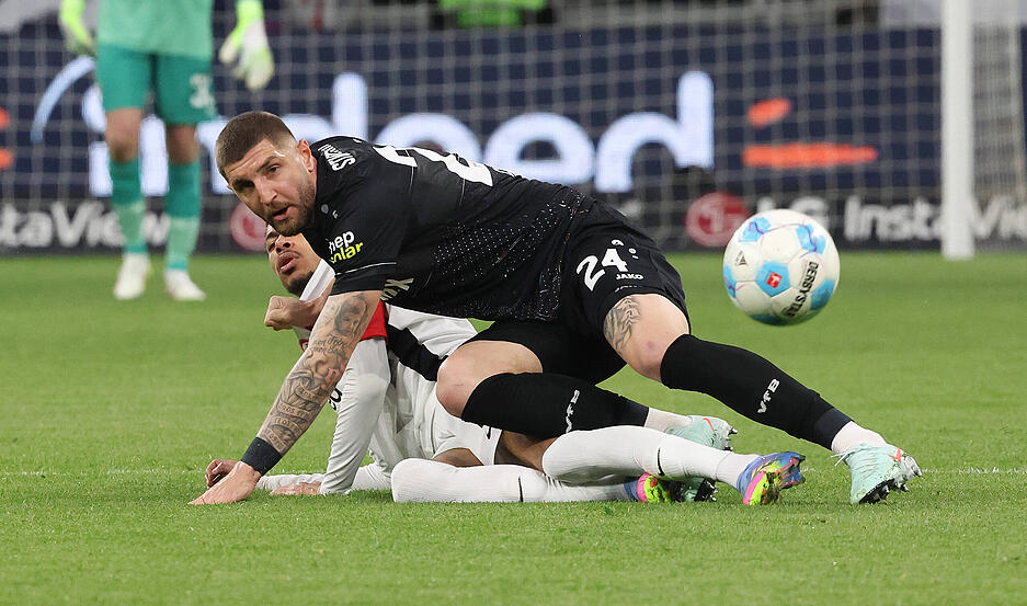 Jeff Chabot: Der Abwehrchef ist mit seinen Nebenleuten ordentlich ins Schwimmen geraten in der zweiten Halbzeit. Note: 4