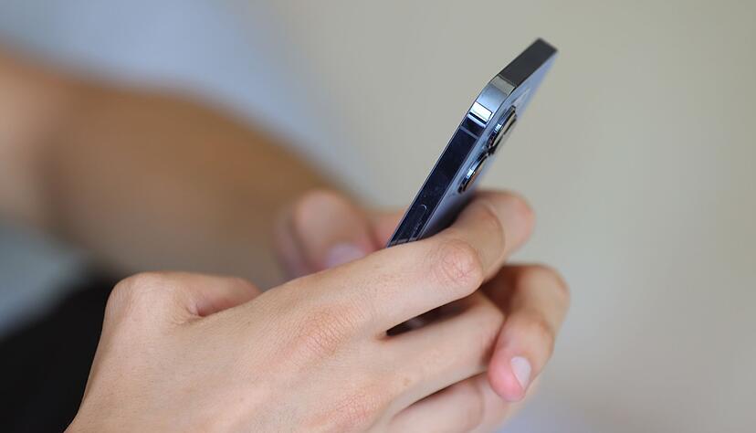 Jeder sechste Schüler (16,7 Prozent) ist laut einer Befragung schon einmal von Cybermobbing betroffen gewesen. Jeder sechste Schüler (16,7 Prozent) ist laut einer Befragung schon einmal von Cybermobbing betroffen gewesen.