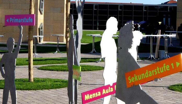 Zusammengestellt von Archiv und Dokumentation der Heilbronner Stimme 

Die Gründung der Privatschule "Freie Schule Anne-Sophie" 2006 in Künzelsau bereitet ein Arbeitskreis von Pädagogen unter Leitung von Bettina Würth vor.