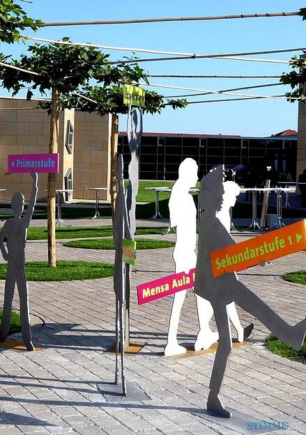 Zusammengestellt von Archiv und Dokumentation der Heilbronner Stimme
Die Gründung der Privatschule "Freie Schule Anne-Sophie" 2006 in Künzelsau bereitet ein Arbeitskreis von Pädagogen unter Leitung von Bettina Würth vor. Zusammengestellt von Archiv und Dokumentation der Heilbronner Stimme
Die Gründung der Privatschule "Freie Schule Anne-Sophie" 2006 in Künzelsau bereitet ein Arbeitskreis von Pädagogen unter Leitung von Bettina Würth vor.