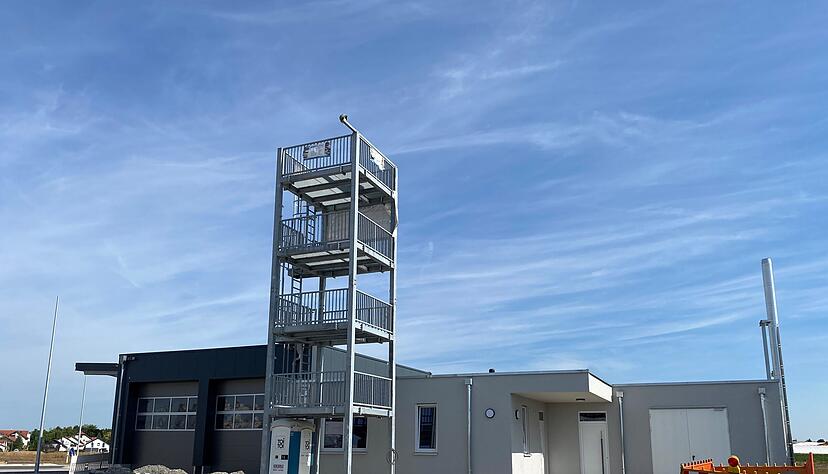 Der Bau der Feuerwache S&uuml;d neben dem Schwarz-Projekt-Campus ist in den letzten Z&uuml;gen. Im Oktober soll alles fertig sein.