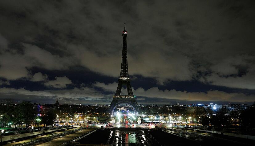 Auch in Paris fand die Earth Hour statt.