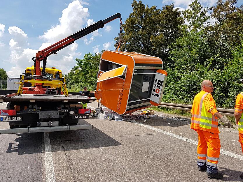 Unfall auf der A81 beim Parkplatz K&auml;lbling | 20.06.