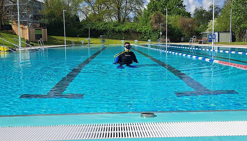 Taucher Sascha Foyer absolviert 100 Tauchg&auml;nge, um das System zu testen und auf m&ouml;gliche Fehler reagieren zu k&ouml;nnen.