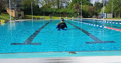 Taucher Sascha Foyer absolviert 100 Tauchg&auml;nge, um das System zu testen und auf m&ouml;gliche Fehler reagieren zu k&ouml;nnen.