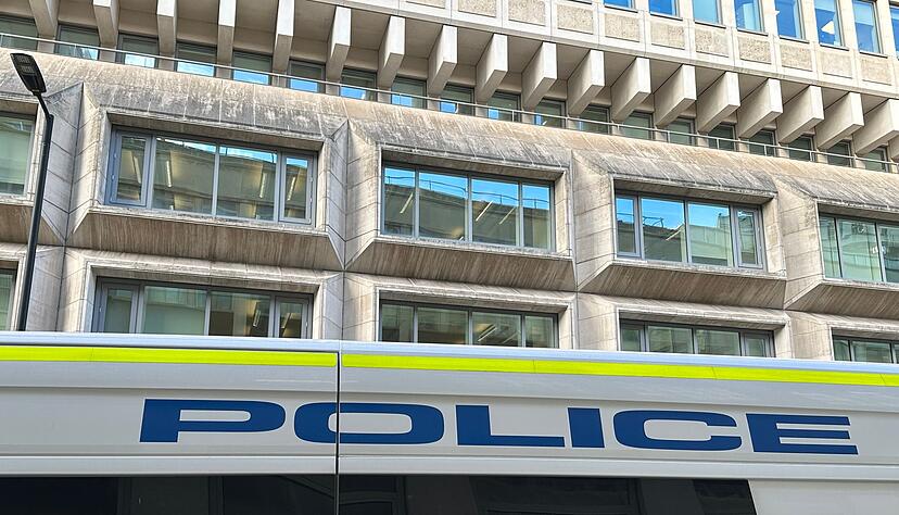 «Unglaublich gefährlicher Mann»: In London ist der Sexualstraftäter Chao X. zu lebenslanger Haft verurteilt worden. (Archivbild) «Unglaublich gefährlicher Mann»: In London ist der Sexualstraftäter Chao X. zu lebenslanger Haft verurteilt worden. (Archivbild)