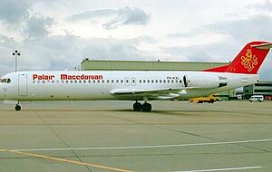 Die Fokker 100 PH-KXL der staatlichen Fluggesellschaft Palair Macedonian Airways. Zwei Wochen, nachdem die Maschine auf dem Flughafen in Skopje fotografiert wird, st&uuml;rzt sie kurz nach dem Start ab.
Foto: Torsten Maiwald