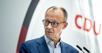 F&uuml;r sein Sommerinterview zog sich CDU-Chef Friedrich Merz Kritik auch in den eigenen Reihen zu.