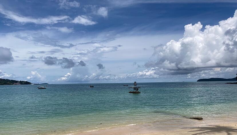Das Schiff sank laut Medien wenige Kilometer vor der Küste. (Symbolbild) Das Schiff sank laut Medien wenige Kilometer vor der Küste. (Symbolbild)