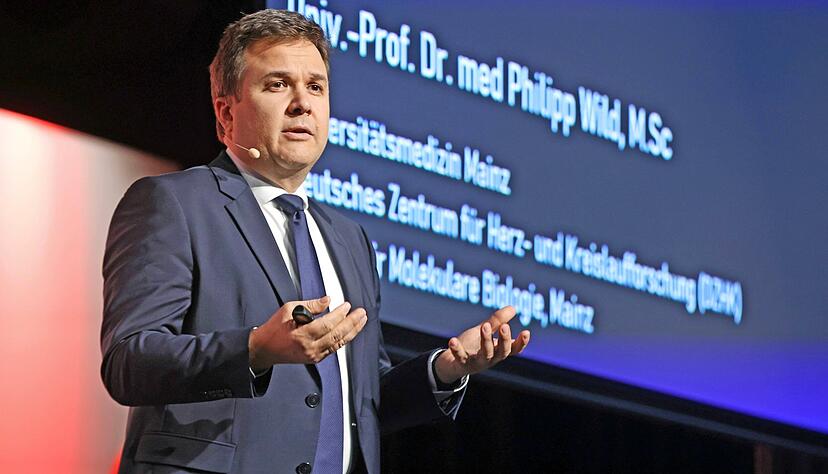 Professor Philipp Wild von der Universitätsmedizin Mainz unter der Pyramide. Professor Philipp Wild von der Universitätsmedizin Mainz unter der Pyramide.