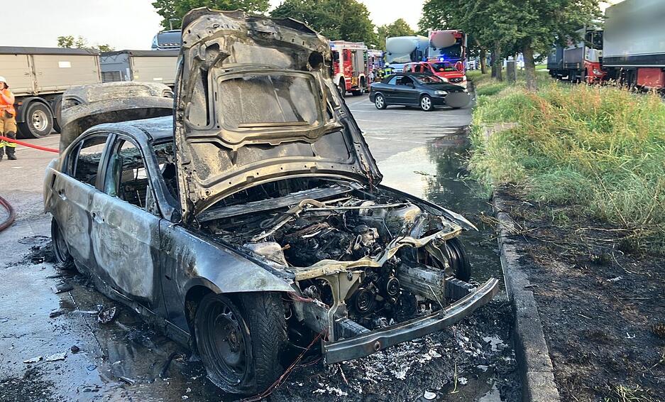 Ein BMW war hier in Brand geraten.