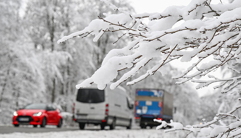 Das Innenministerium in Baden-Württemberg warnt Autofahrer im Südwesten vor Schnee.