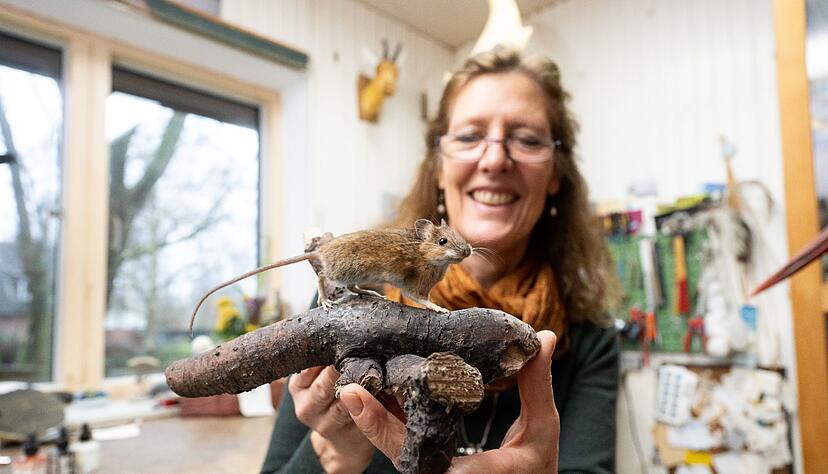 Die biologische Pr&auml;paratorin Yvonne Fritzsche-Nehls arbeitet selbstst&auml;ndig und &uuml;bernimmt etwa Auftr&auml;ge f&uuml;r naturkundliche Ausstellungen.